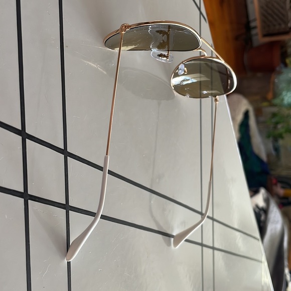 Ray-Ban Aviators NWOT never worn or used - Picture 3 of 6